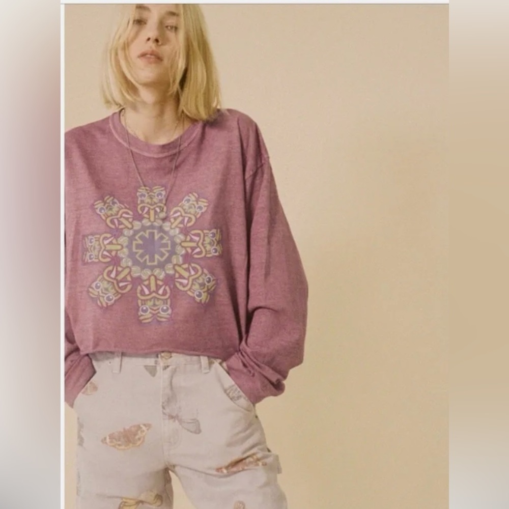 URBAN OUTFITTERS RED HOT CHILI PEPPERS TEE OS